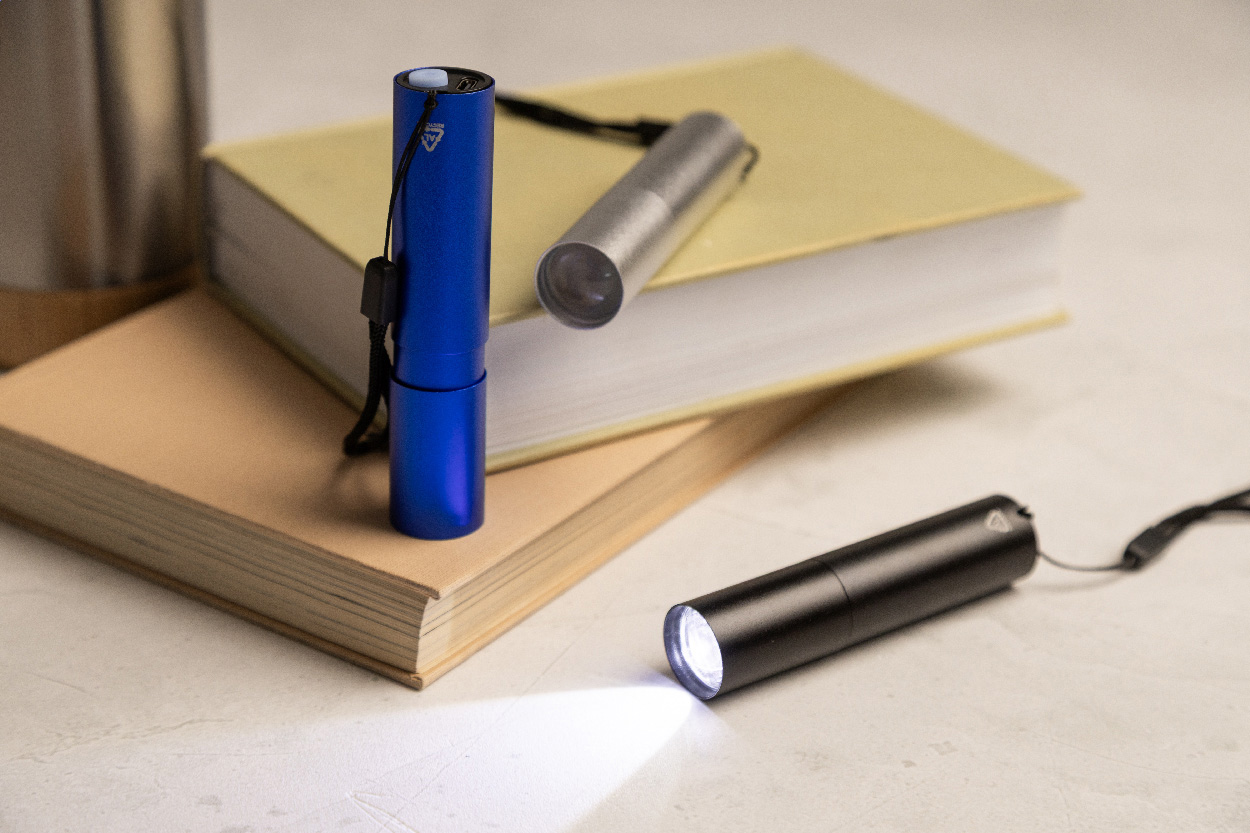 Wiederaufladbare Taschenlampe aus recyceltem Aluminium Chargelight Tone