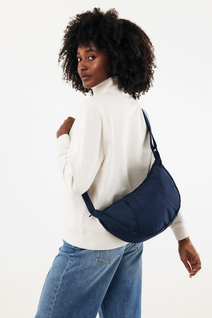 Crescent XL AWARE™ RPET Half-Moon Sling Tasche