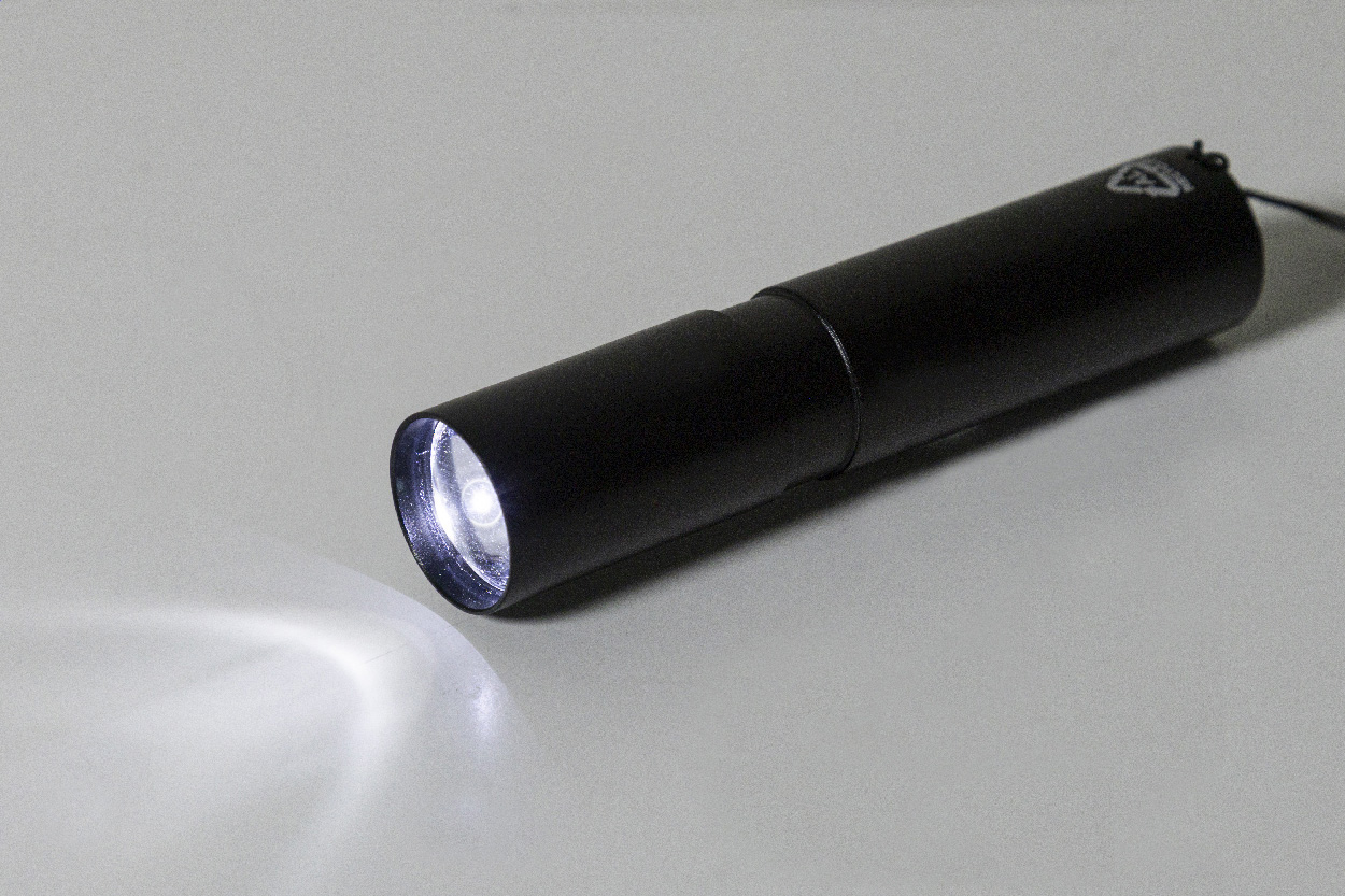 Wiederaufladbare Taschenlampe aus recyceltem Aluminium Chargelight Tone