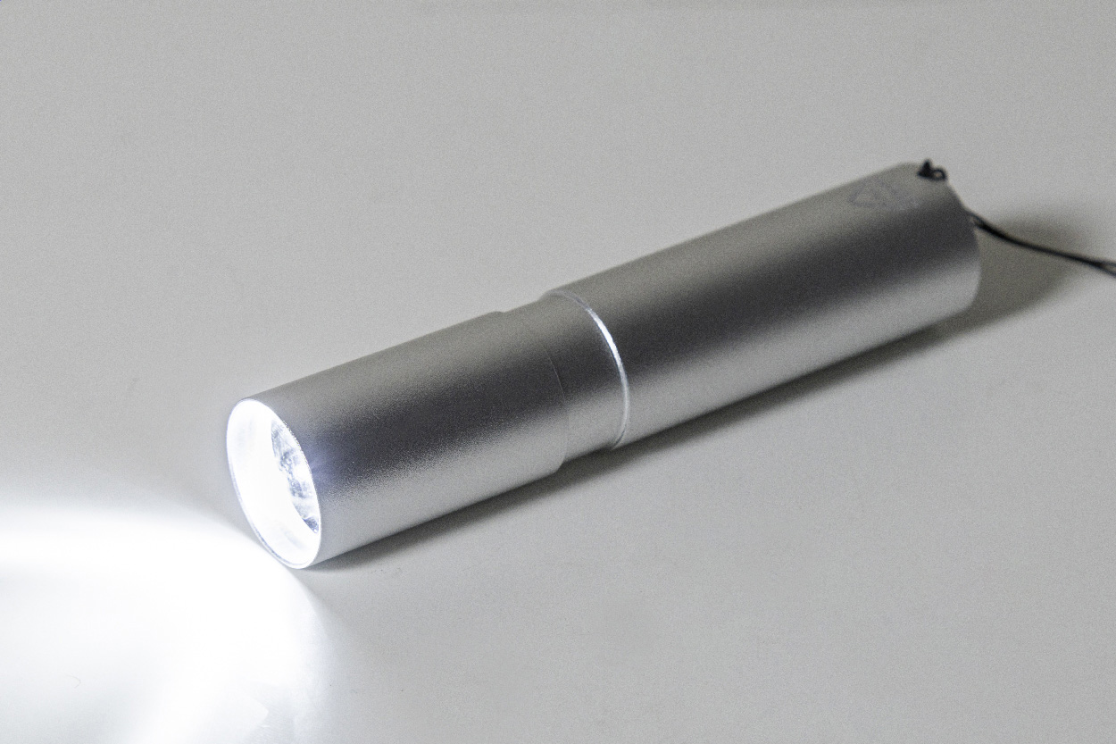 Wiederaufladbare Taschenlampe aus recyceltem Aluminium Chargelight Tone