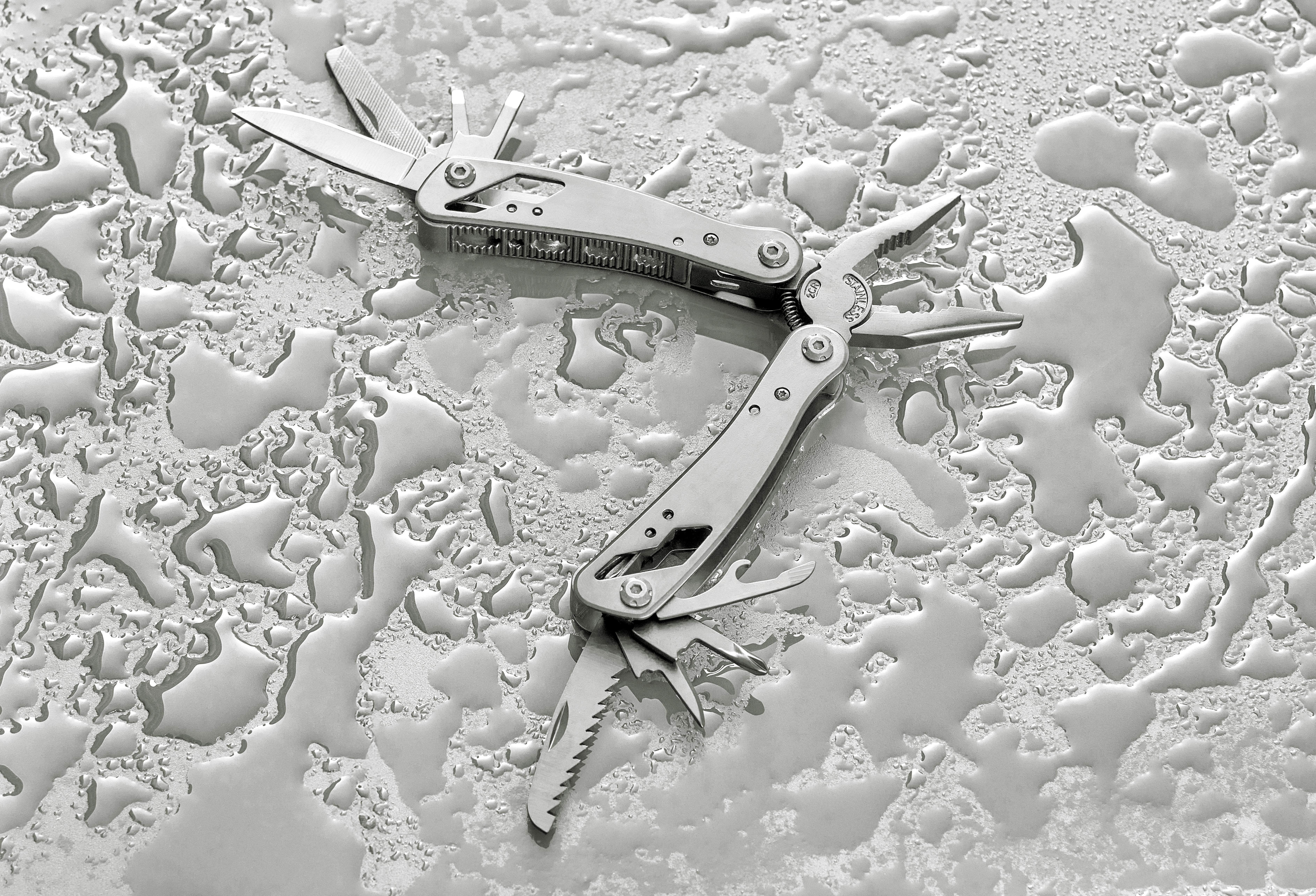 Schwarzes Aluminium-Multitool Ariane