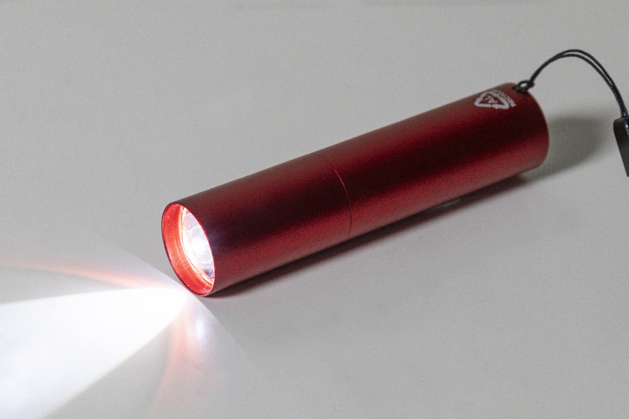 Wiederaufladbare Taschenlampe aus recyceltem Aluminium Chargelight Tone