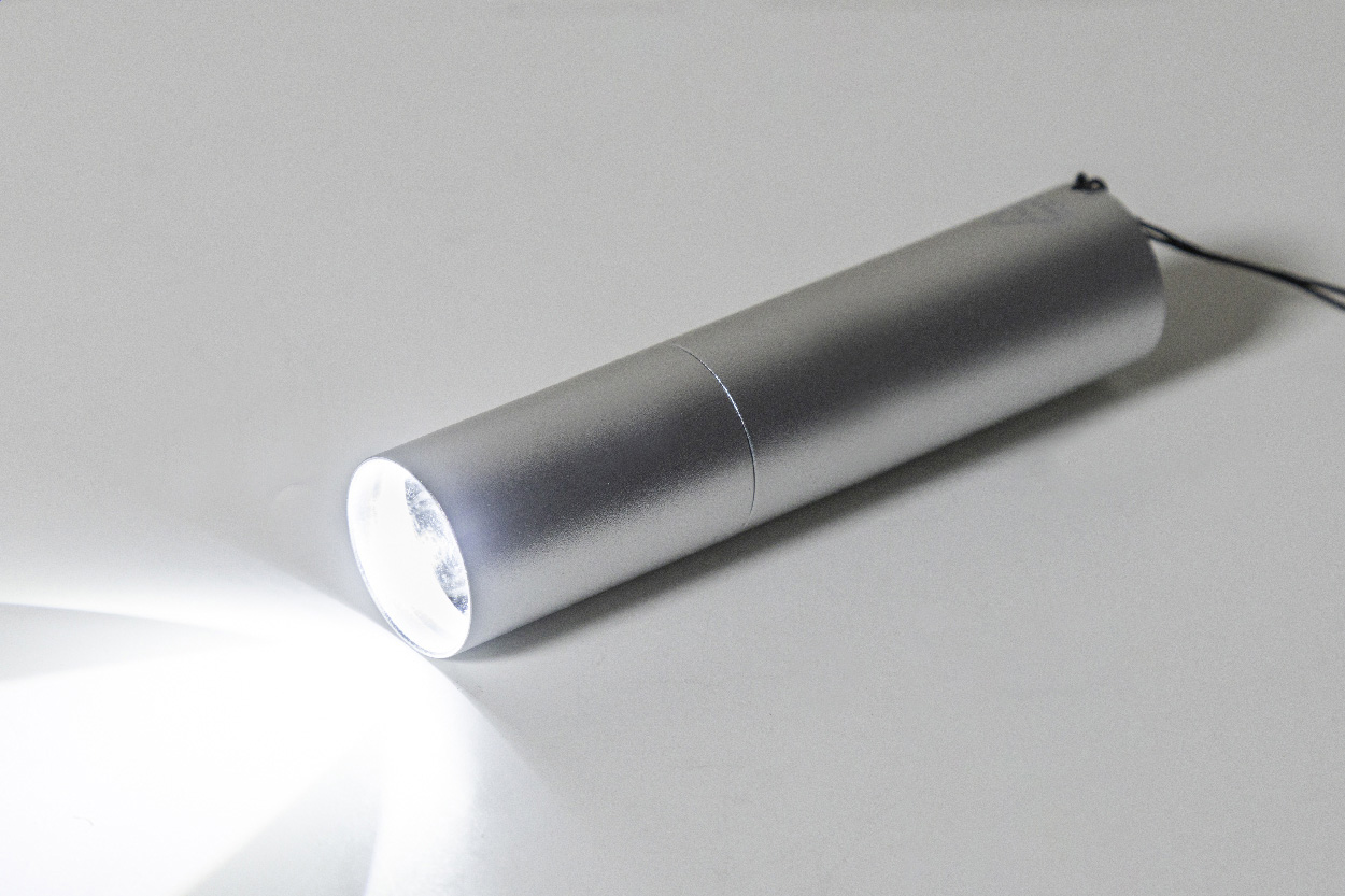 Wiederaufladbare Taschenlampe aus recyceltem Aluminium Chargelight Tone