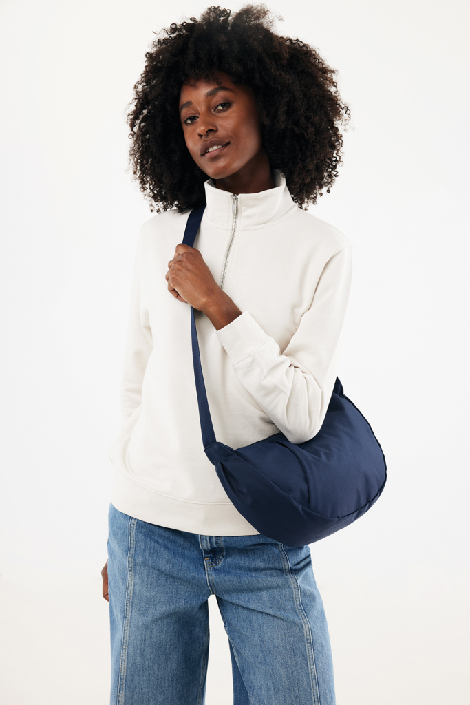 Crescent XL AWARE™ RPET Half-Moon Sling Tasche