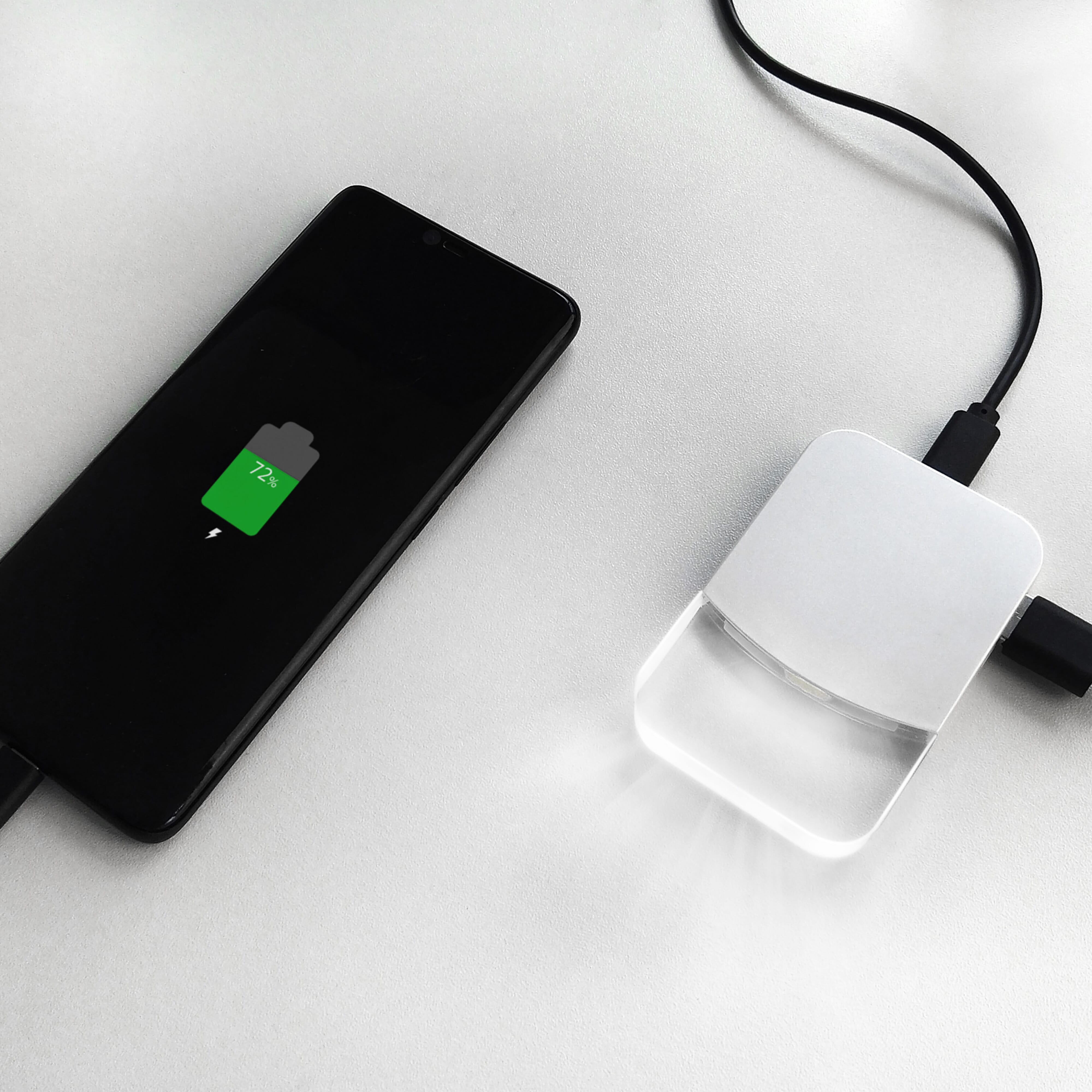 Xoopar iLo Mini Hub– 4 in 1 Adapter – USB 2.0 Data Transfer - Splitter